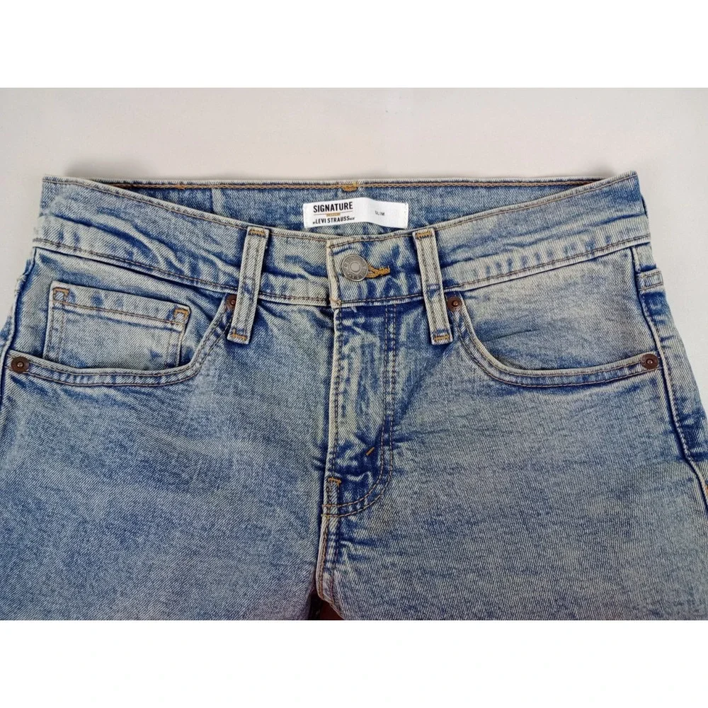 Signature Gold Levi Strauss Men's 29x30 Slim Cut Medium Wash Blue Jeans